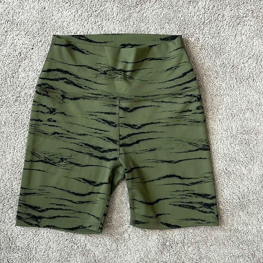Beyond Yoga Biker Shorts - size M